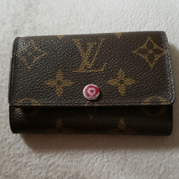 Louis Vuitton key holder - Picture 1 of 8